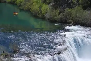 Rafting u Hrvatskoj – Najbolje Lokacije za Nezaboravna Iskustva